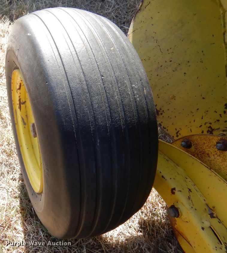 image for item LJ9914 John Deere 530  round baler