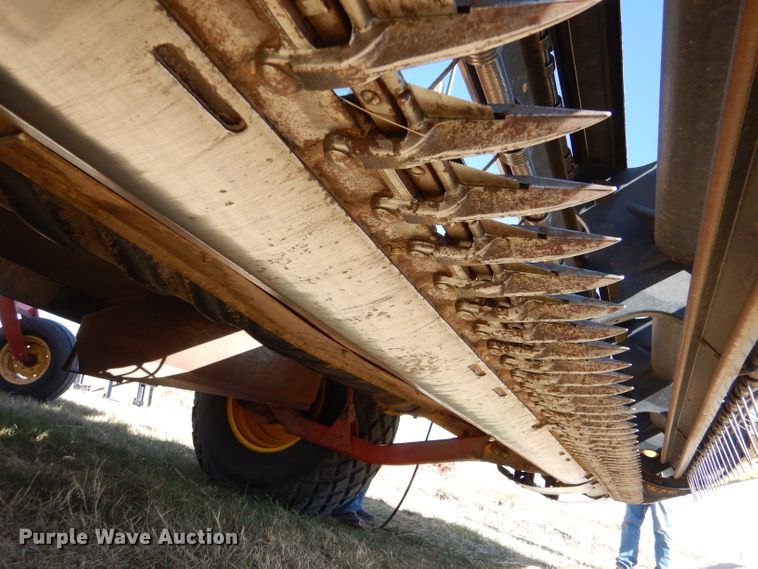 image for item LJ9915 New Holland 2328  windrower sickle head