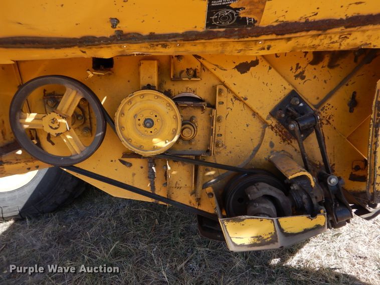 image for item LJ9915 New Holland 2328  windrower sickle head