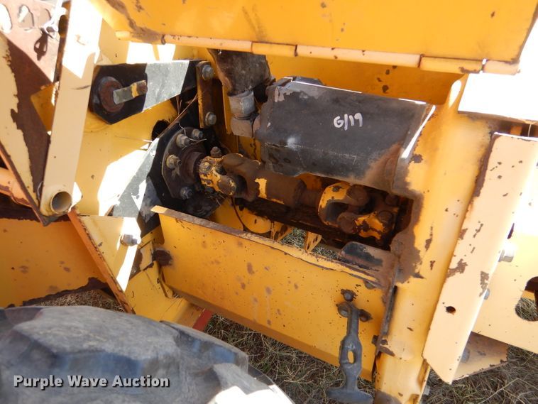image for item LJ9915 New Holland 2328  windrower sickle head
