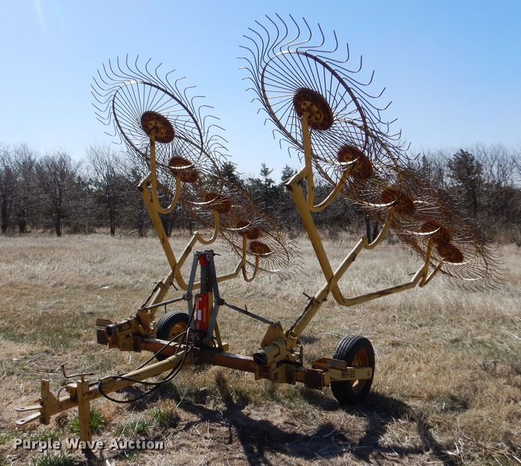 image for item LJ9916 Vermeer WR-22  hay rake