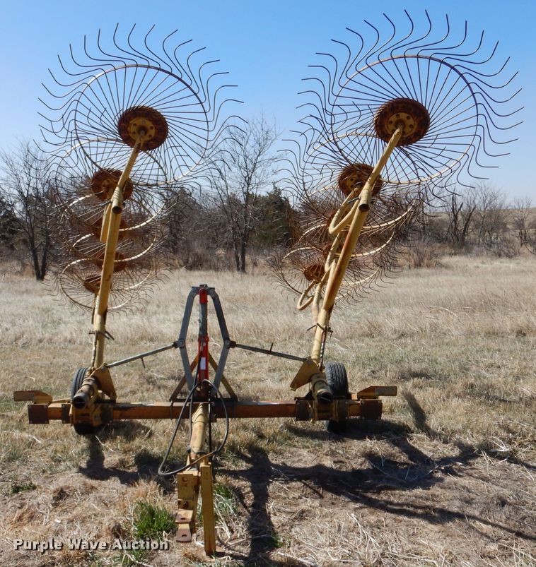 image for item LJ9916 Vermeer WR-22  hay rake