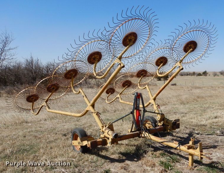 image for item LJ9916 Vermeer WR-22  hay rake