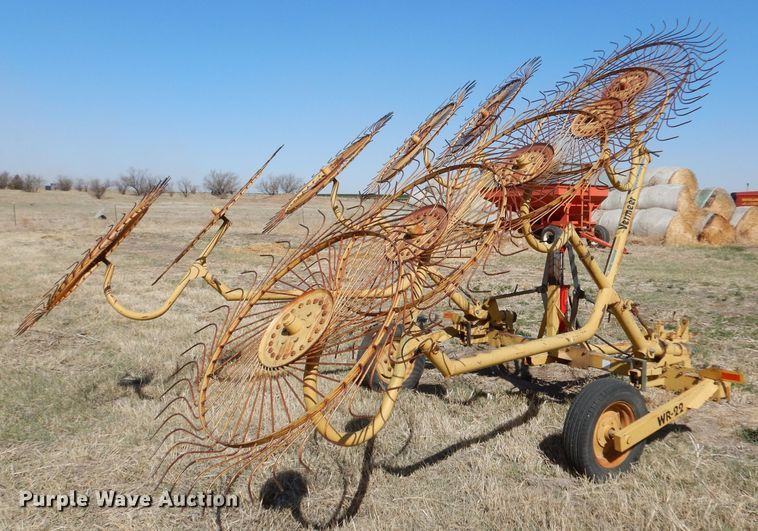 image for item LJ9916 Vermeer WR-22  hay rake
