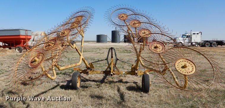 image for item LJ9916 Vermeer WR-22  hay rake