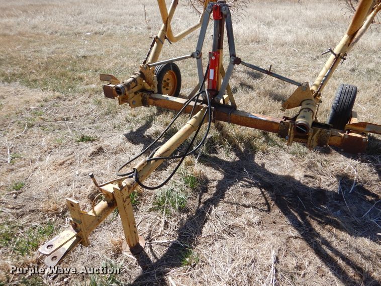 image for item LJ9916 Vermeer WR-22  hay rake