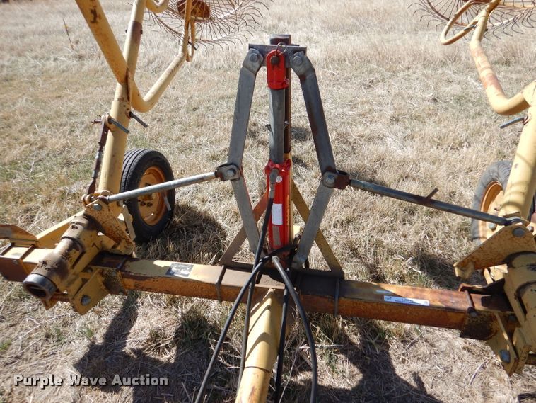 image for item LJ9916 Vermeer WR-22  hay rake