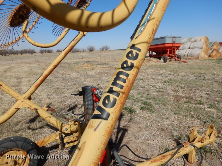 image for item LJ9916 Vermeer WR-22  hay rake