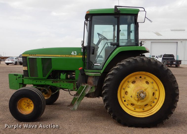 image for item LJ9944 1993 John Deere 7800  tractor