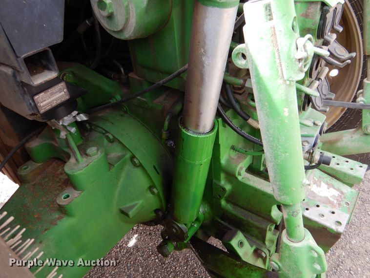 image for item LJ9944 1993 John Deere 7800  tractor