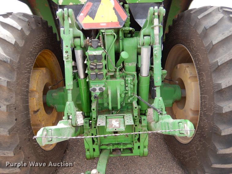 image for item LJ9944 1993 John Deere 7800  tractor