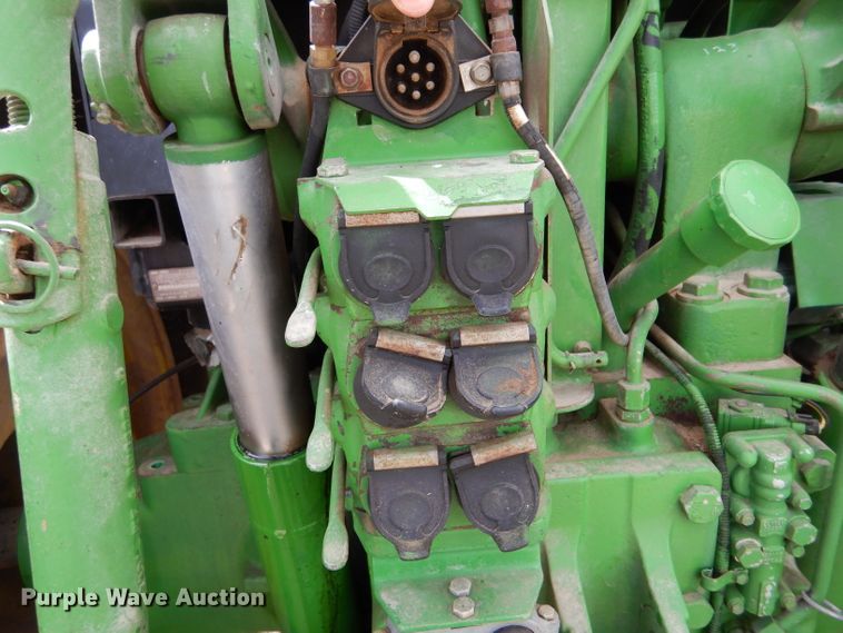 image for item LJ9944 1993 John Deere 7800  tractor