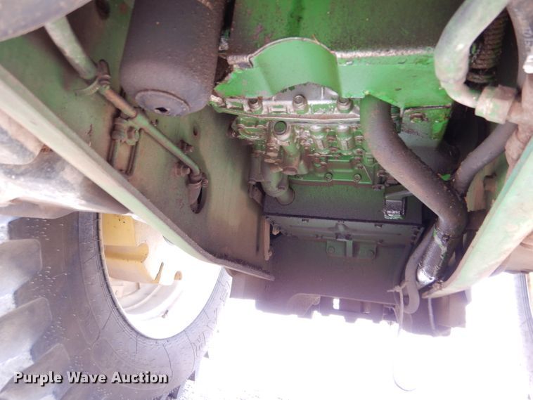 image for item LJ9944 1993 John Deere 7800  tractor