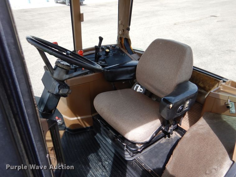 image for item LJ9944 1993 John Deere 7800  tractor