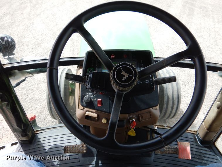 image for item LJ9944 1993 John Deere 7800  tractor