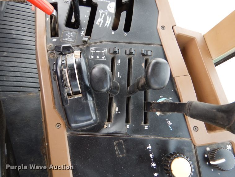 image for item LJ9944 1993 John Deere 7800  tractor