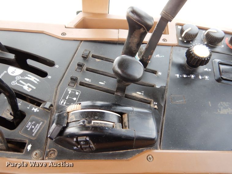 image for item LJ9944 1993 John Deere 7800  tractor