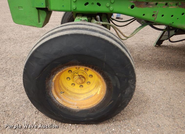 image for item LJ9944 1993 John Deere 7800  tractor