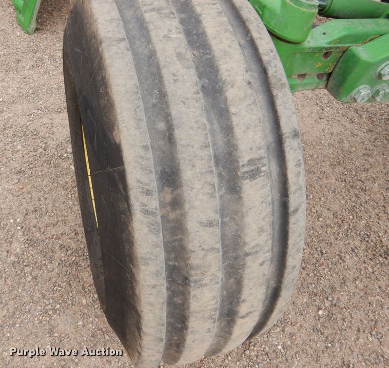 image for item LJ9944 1993 John Deere 7800  tractor