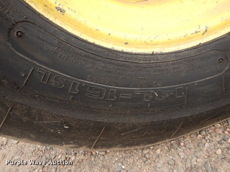 image for item LJ9944 1993 John Deere 7800  tractor