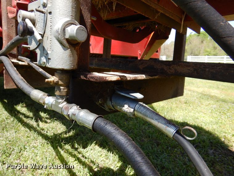 image for item MK9557 1998 New Holland 575  small square baler