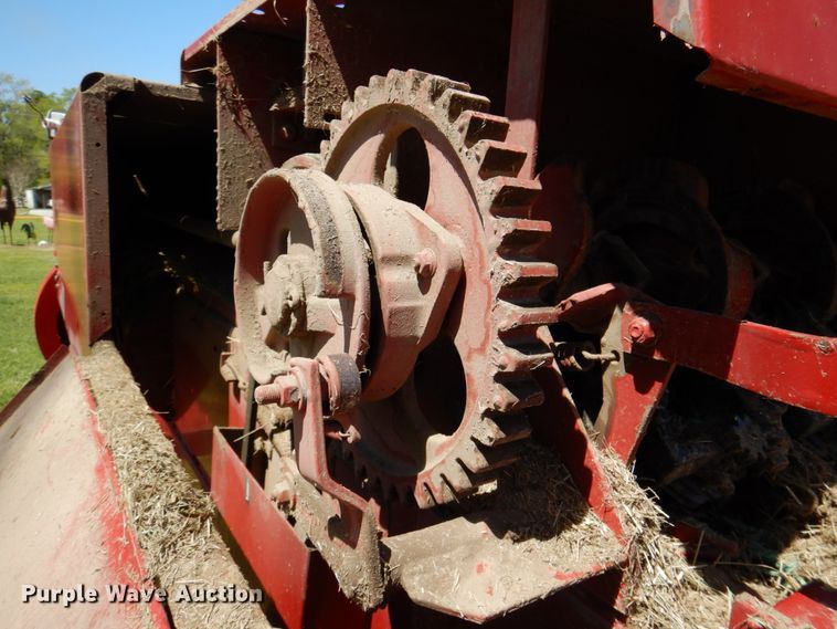 image for item MK9557 1998 New Holland 575  small square baler