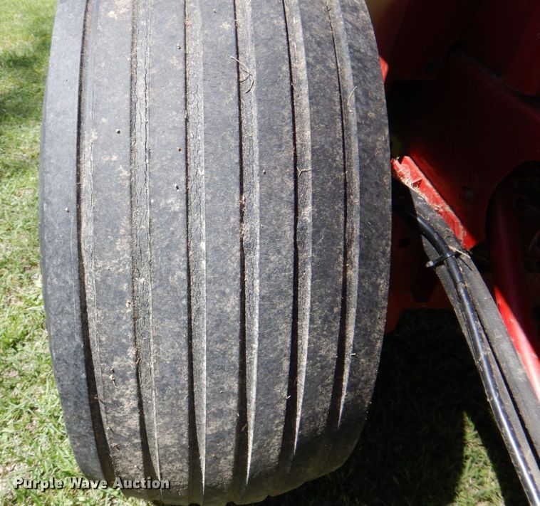 image for item MK9557 1998 New Holland 575  small square baler