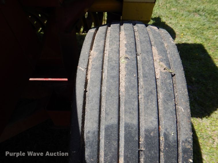 image for item MK9557 1998 New Holland 575  small square baler