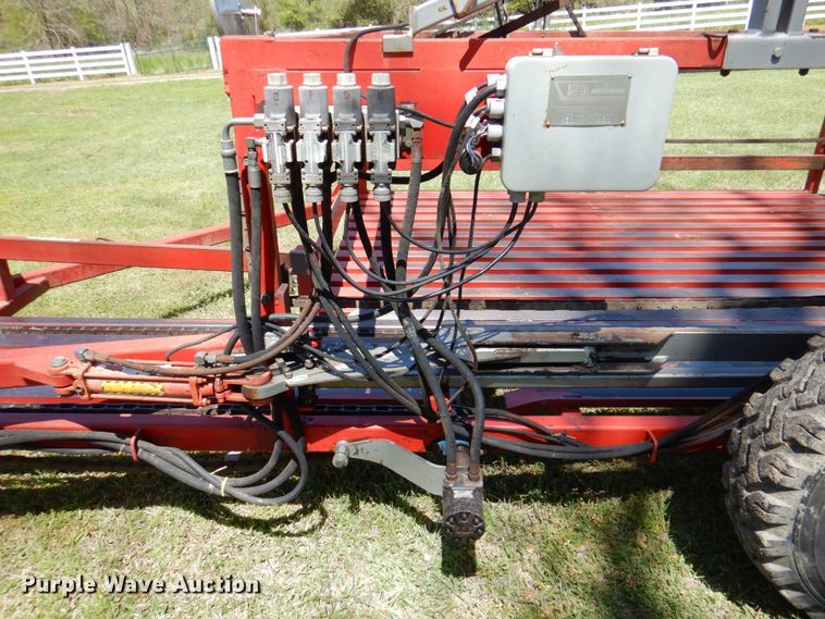 image for item MK9558 Steffen Systems 850N  bale accumulator