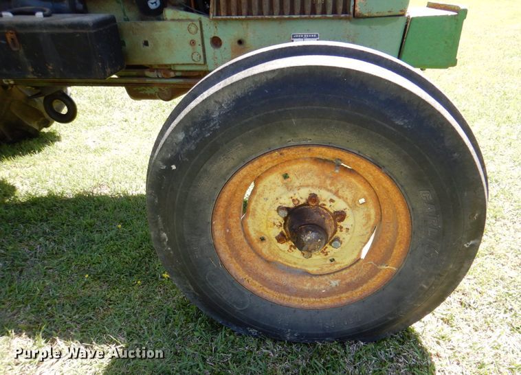 image for item MK9560 1974 John Deere 2030  tractor