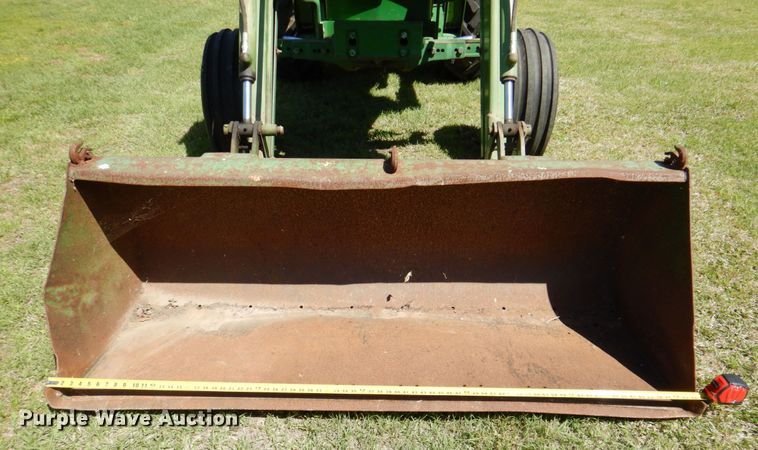 image for item MK9561 1984 John Deere 2350  tractor