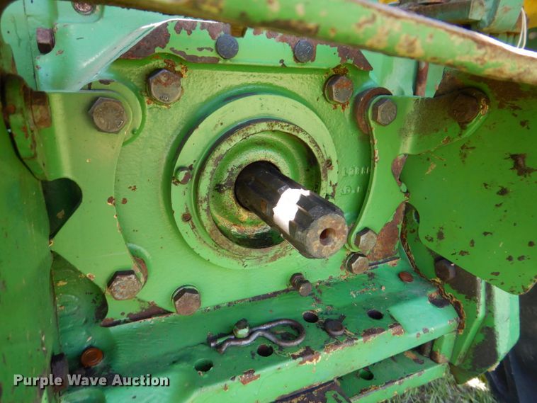 image for item MK9561 1984 John Deere 2350  tractor