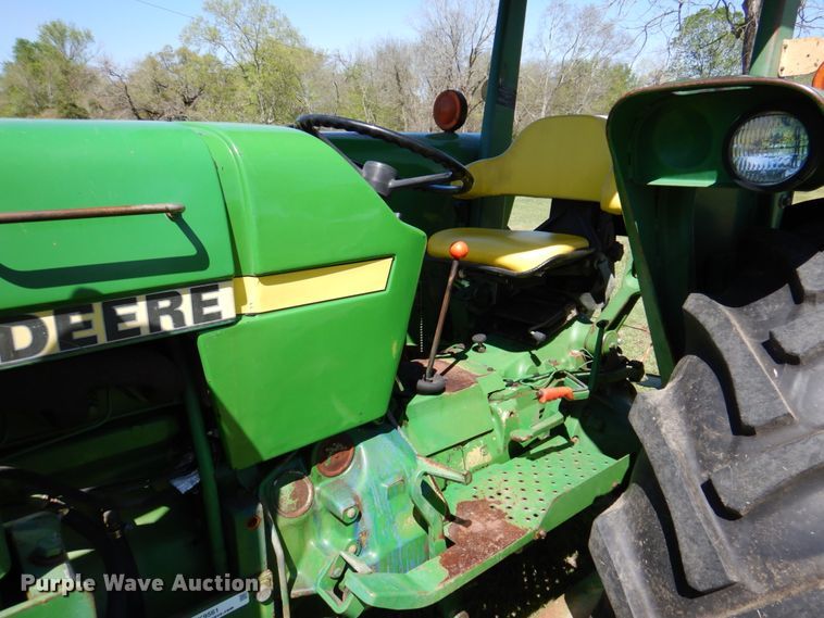 image for item MK9561 1984 John Deere 2350  tractor