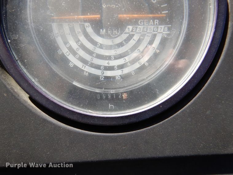 image for item MK9561 1984 John Deere 2350  tractor