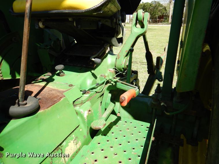 image for item MK9561 1984 John Deere 2350  tractor