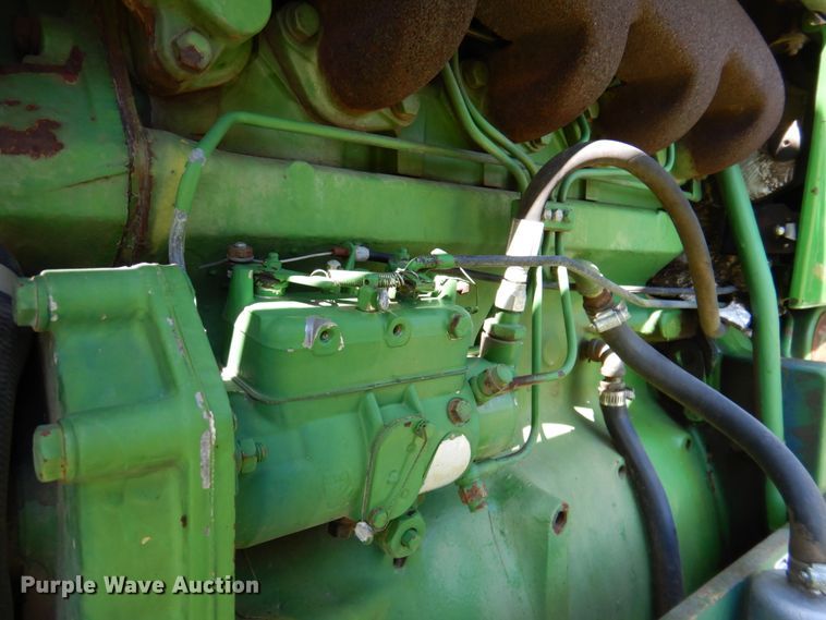 image for item MK9561 1984 John Deere 2350  tractor