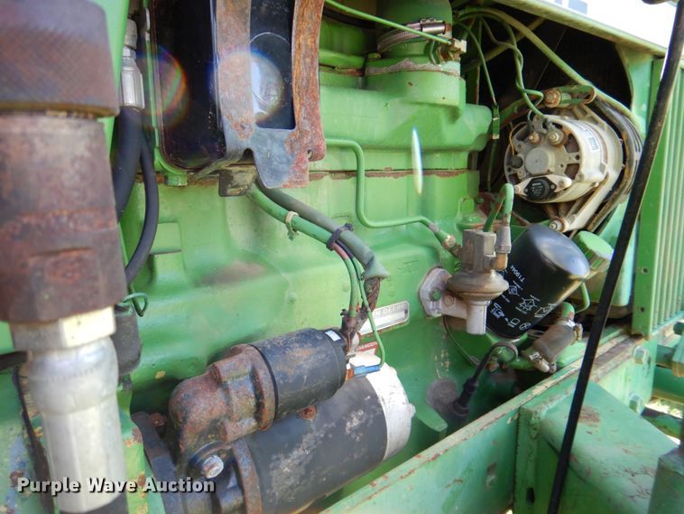 image for item MK9561 1984 John Deere 2350  tractor