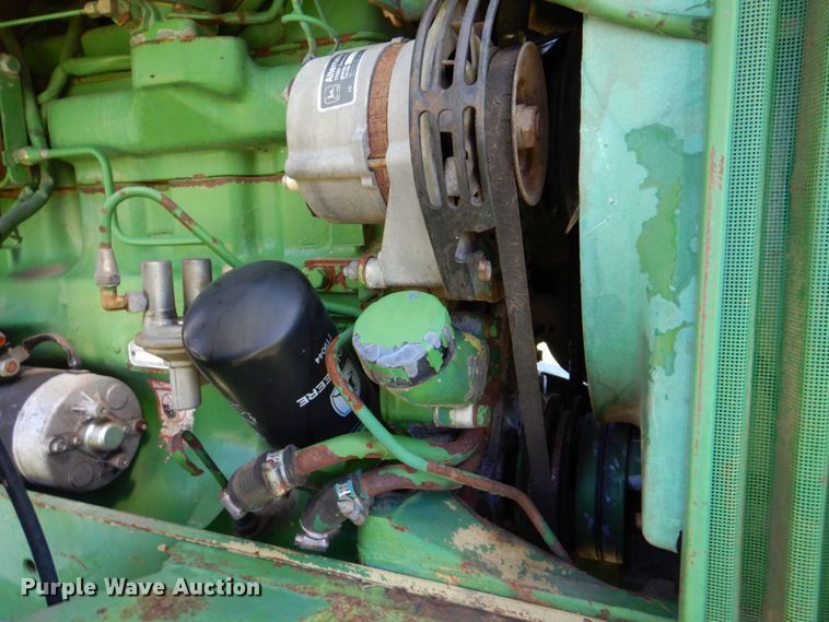 image for item MK9561 1984 John Deere 2350  tractor