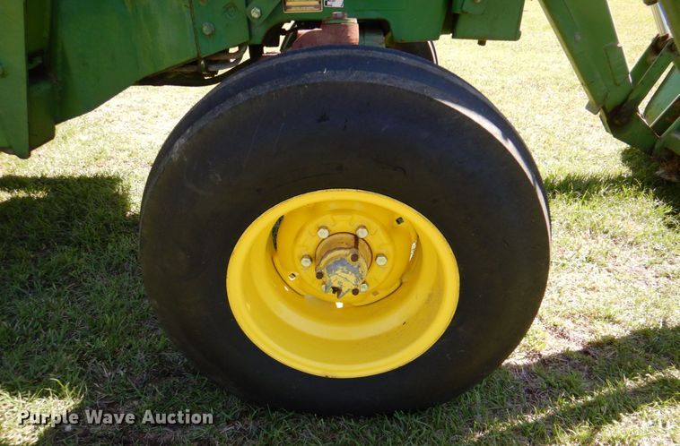 image for item MK9561 1984 John Deere 2350  tractor