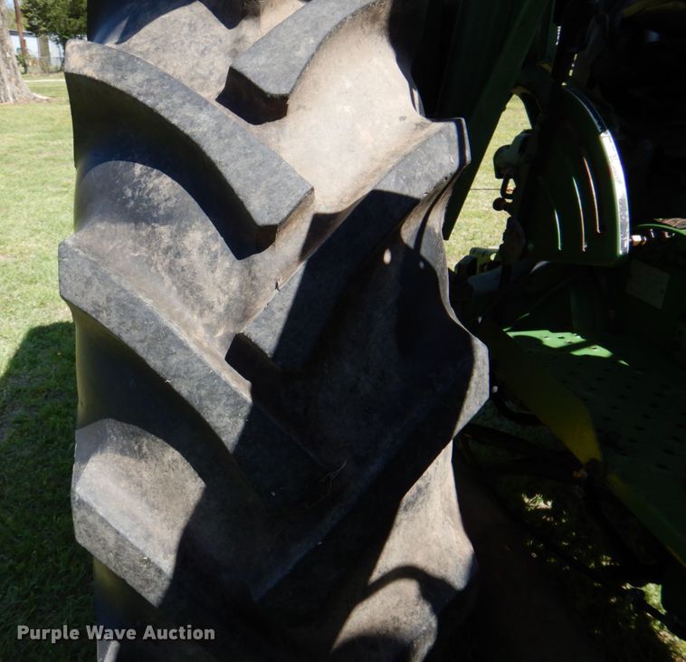 image for item MK9561 1984 John Deere 2350  tractor