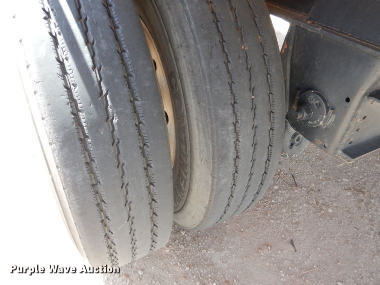 image for item DJ8943 2012 Fontaine HAVSF12WSA  flatbed trailer