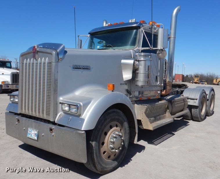 image for item DK3654 2008 Kenworth W900  semi truck