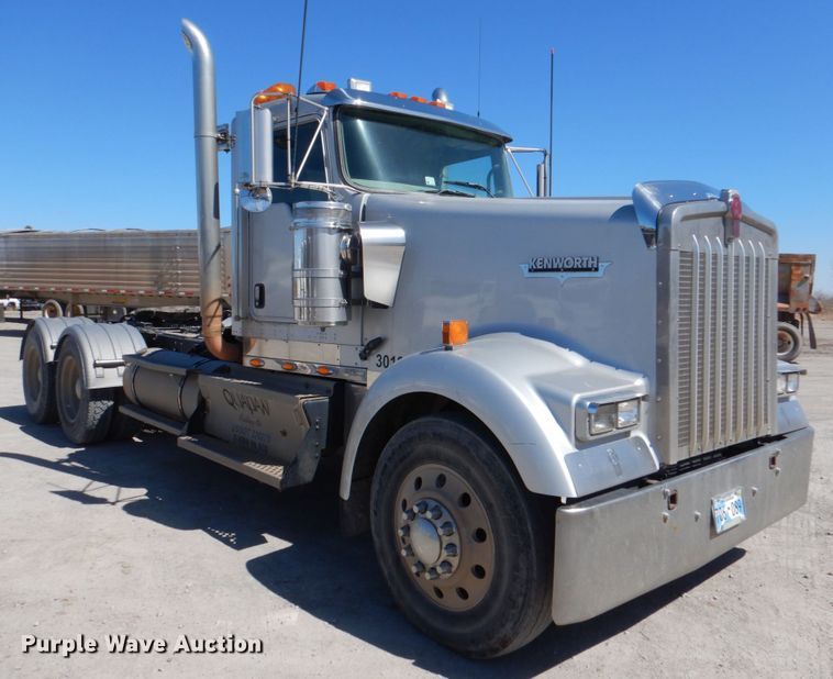 image for item DK3654 2008 Kenworth W900  semi truck