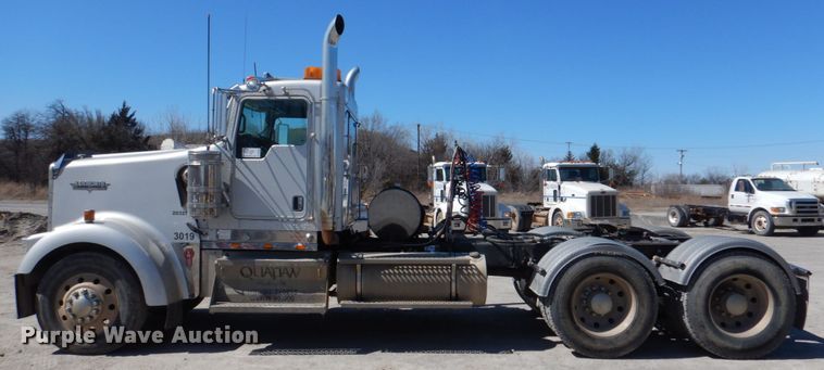 image for item DK3654 2008 Kenworth W900  semi truck