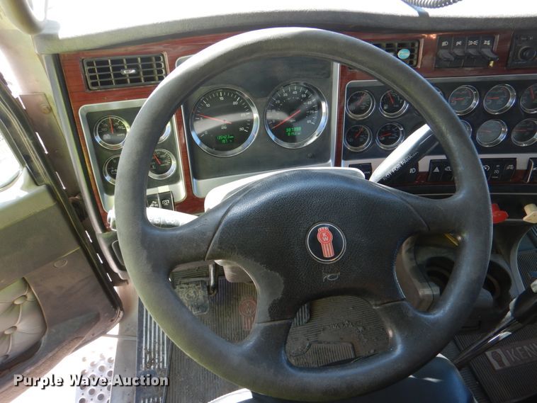 image for item DK3654 2008 Kenworth W900  semi truck