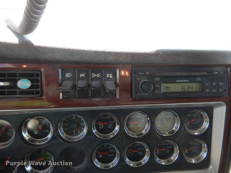 image for item DK3654 2008 Kenworth W900  semi truck