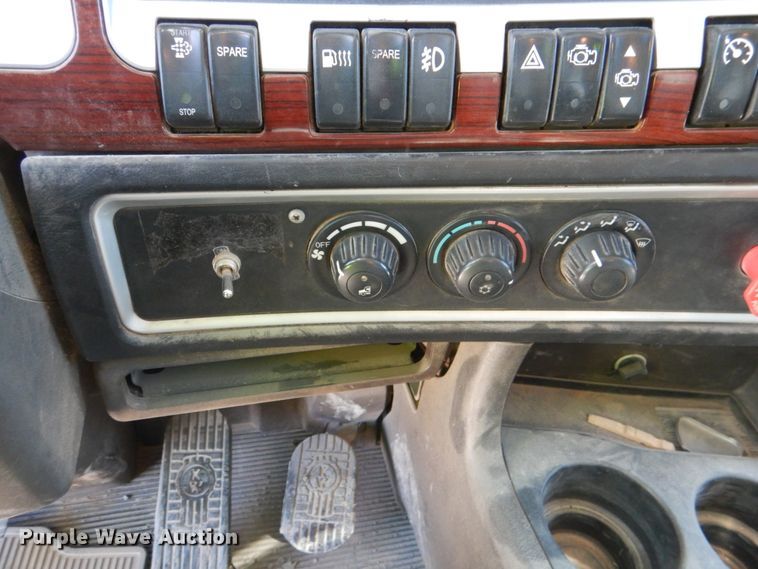 image for item DK3654 2008 Kenworth W900  semi truck