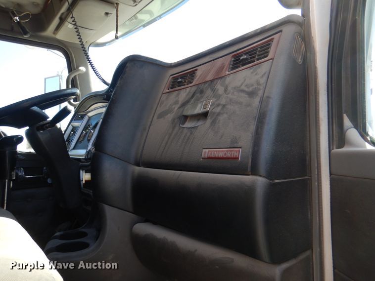 image for item DK3654 2008 Kenworth W900  semi truck