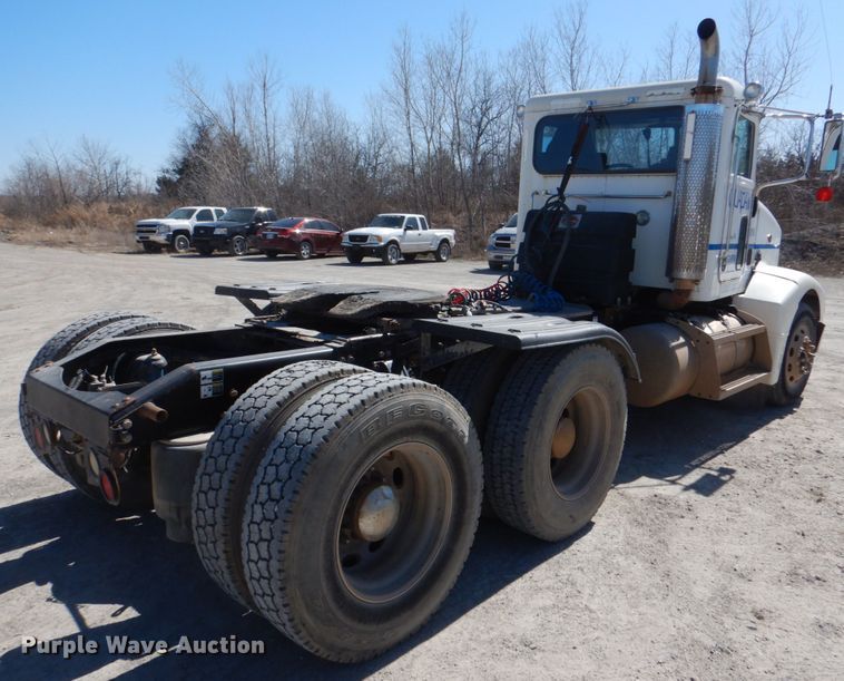 image for item DK3655 2005 Peterbilt 385  semi truck