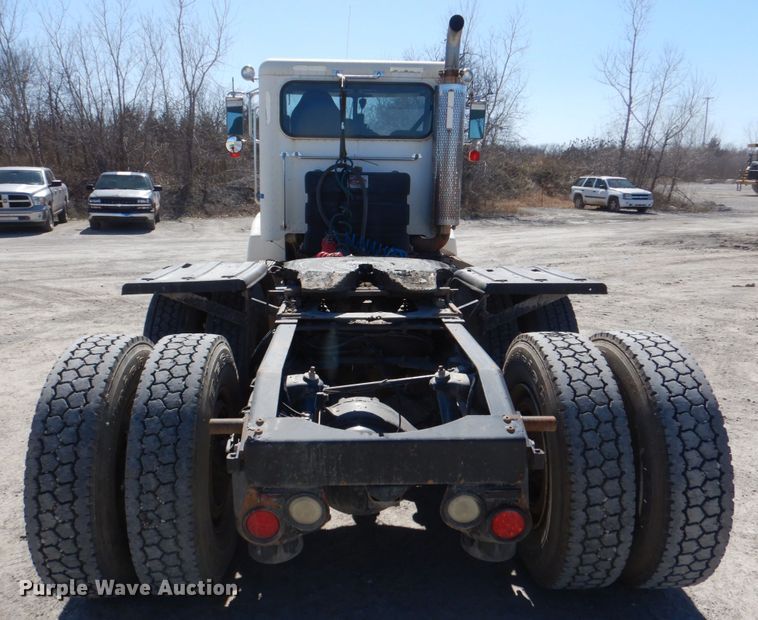 image for item DK3655 2005 Peterbilt 385  semi truck